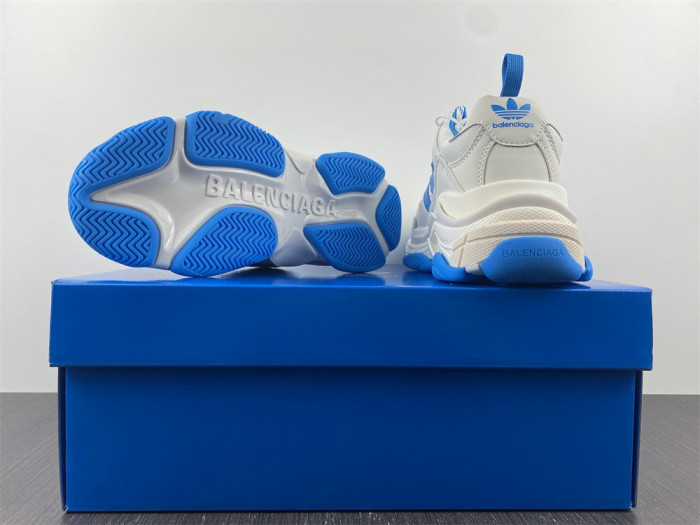 Ba*len*cia*ga triple s sneaker 8000020