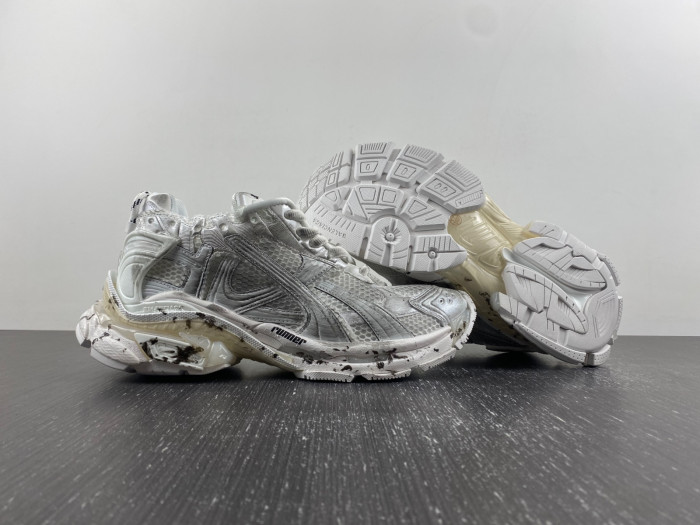 Ba*len*cia*ga runner sneaker
