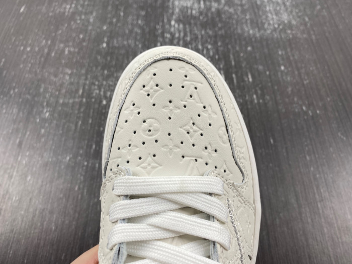 air jordan 1 x lv low ajot01