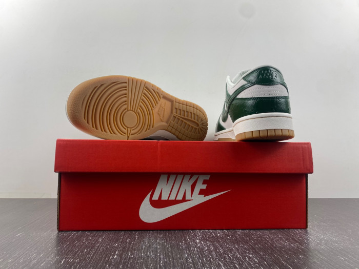 nike dunk low lx wmns “green ostrich” fj2260-002