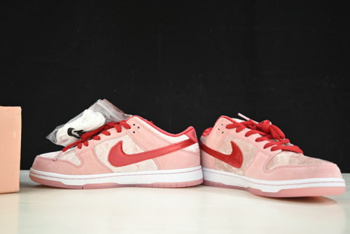 nike dunk sb low strangelove skateboards ct2552-800