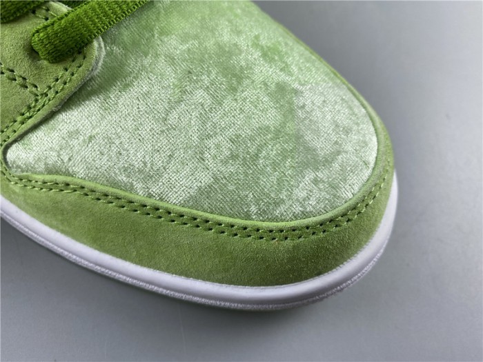 nike dunk sb low strangelove green ct2552-300