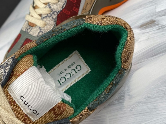 G*u*i* rhyton sneaker