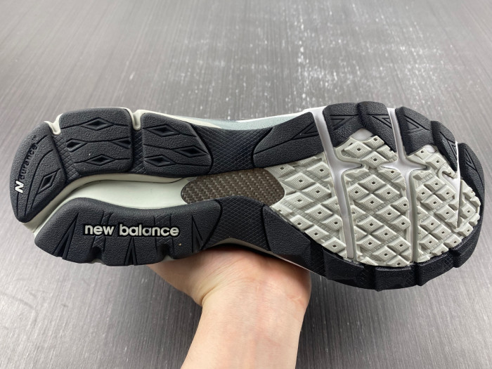 Bape x New Balance 2002R M2002RHO DFY18