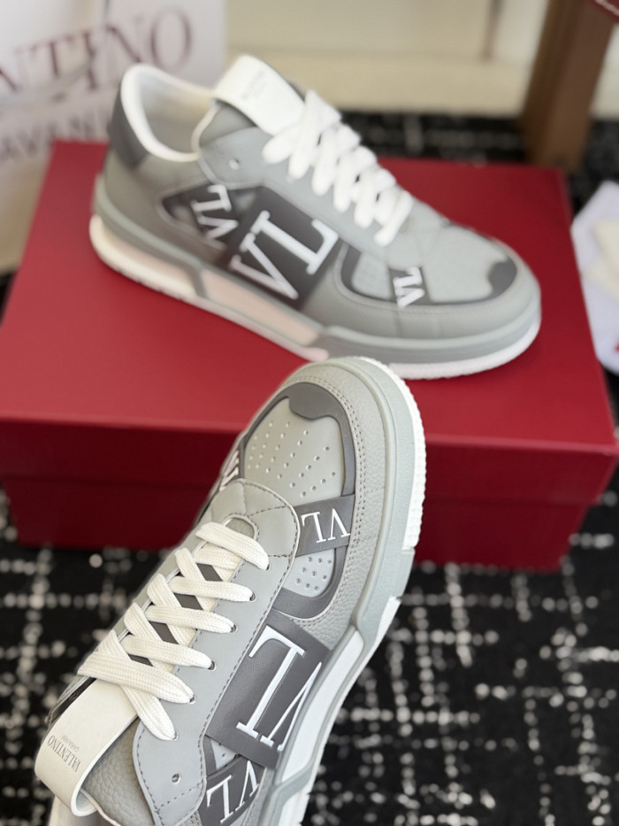 Va1e*ntin0 SNEAKERS VT056