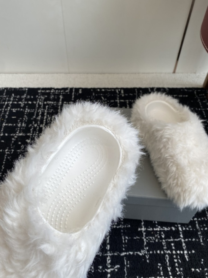 Balenciag* Sandal BS110
