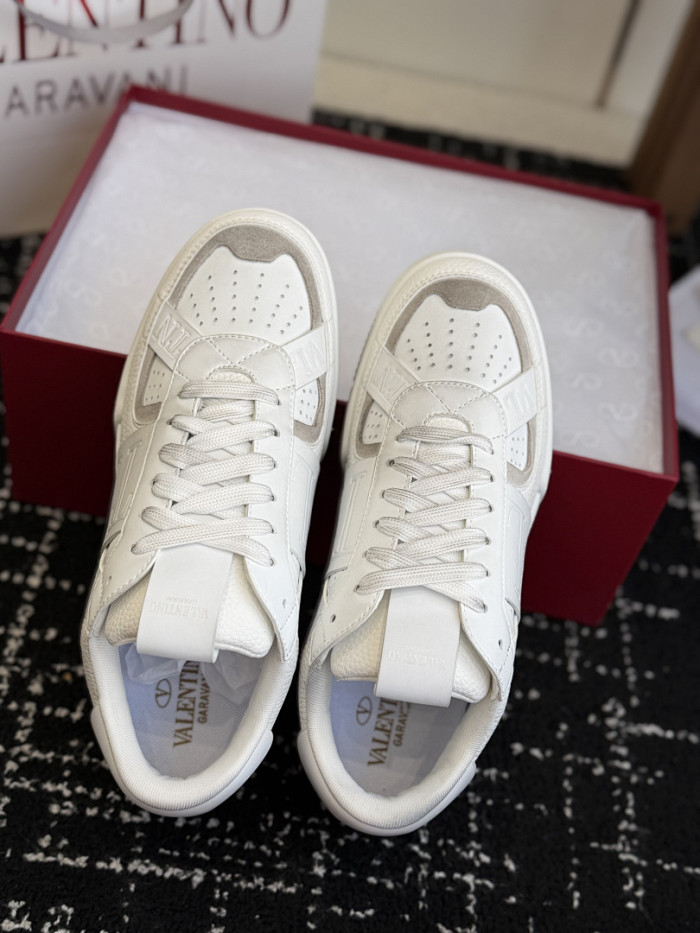 Va1e*ntin0 SNEAKERS VT063