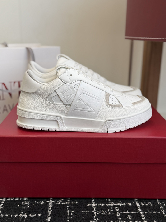 Va1e*ntin0 SNEAKERS VT063