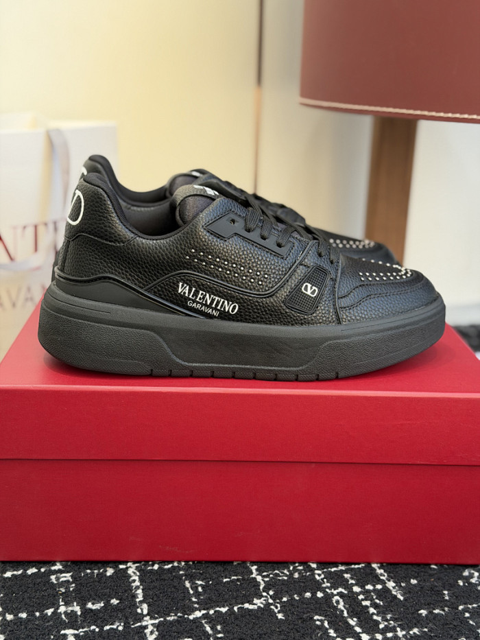 Va1e*ntin0 SNEAKERS VT055