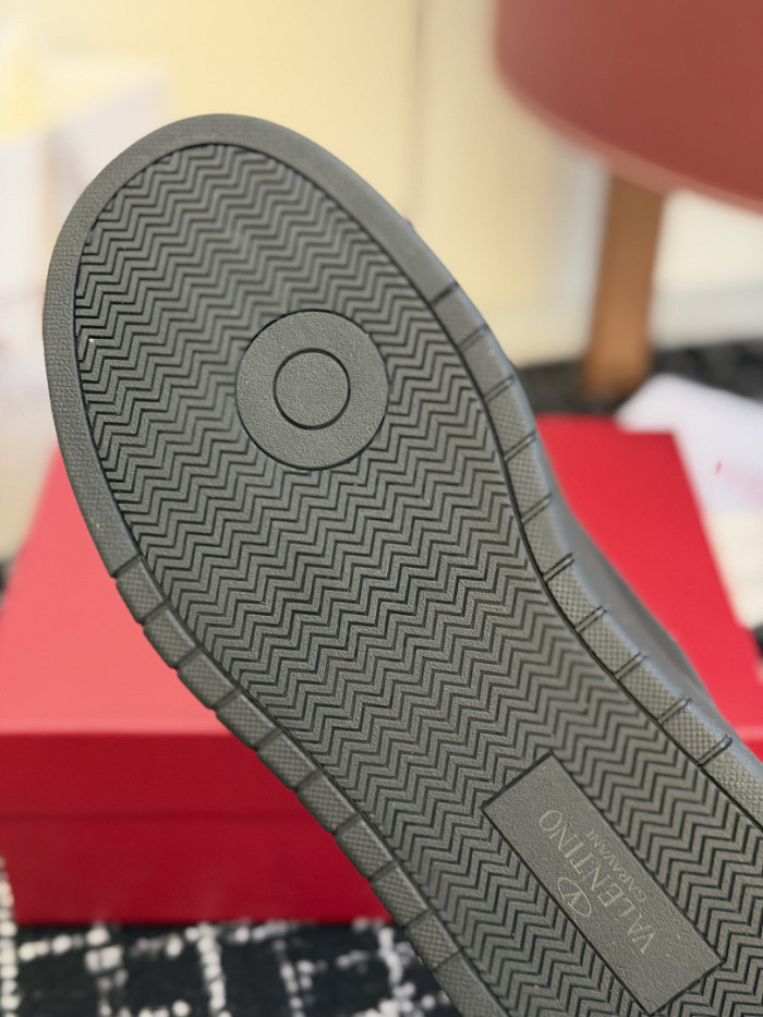 Va1e*ntin0 SNEAKERS VT055