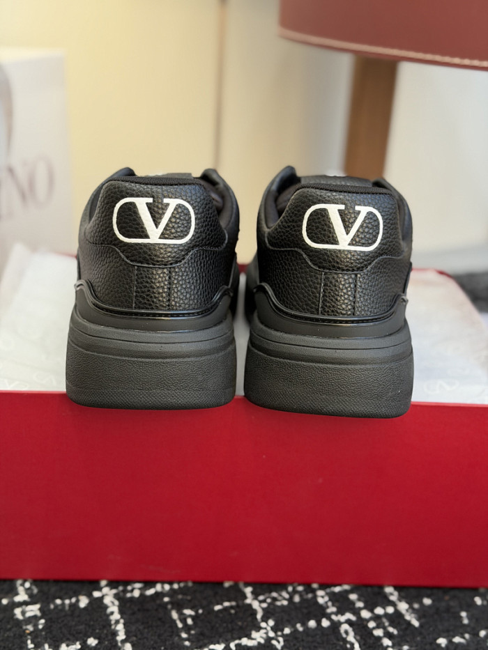 Va1e*ntin0 SNEAKERS VT055