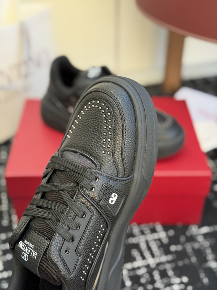 Va1e*ntin0 SNEAKERS VT055