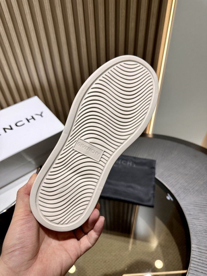 Givenchy Sneakers 660021