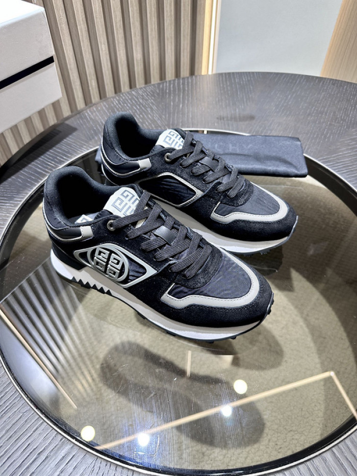 Givenchy Sneakers 660035