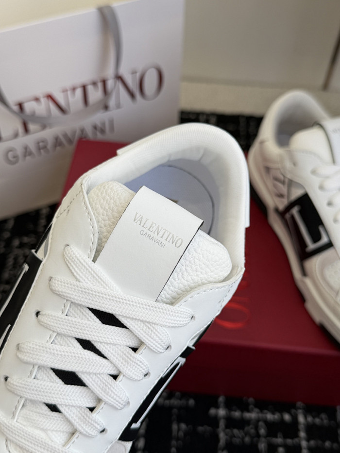 Va1e*ntin0 SNEAKERS VT058