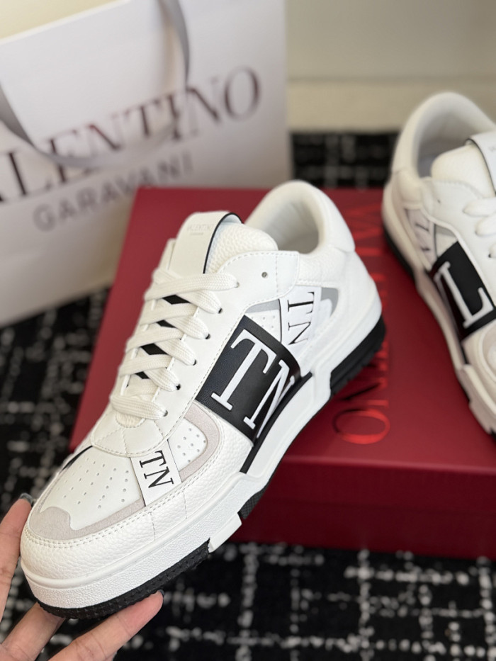 Va1e*ntin0 SNEAKERS VT058