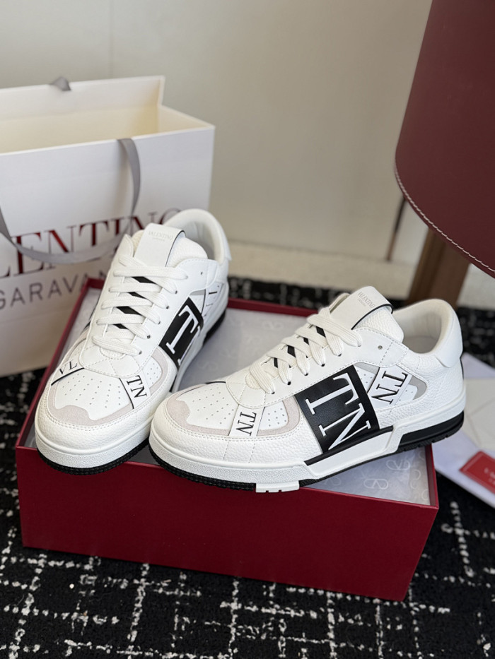 Va1e*ntin0 SNEAKERS VT058