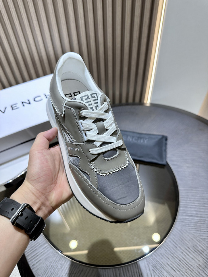Givenchy Sneakers 660056