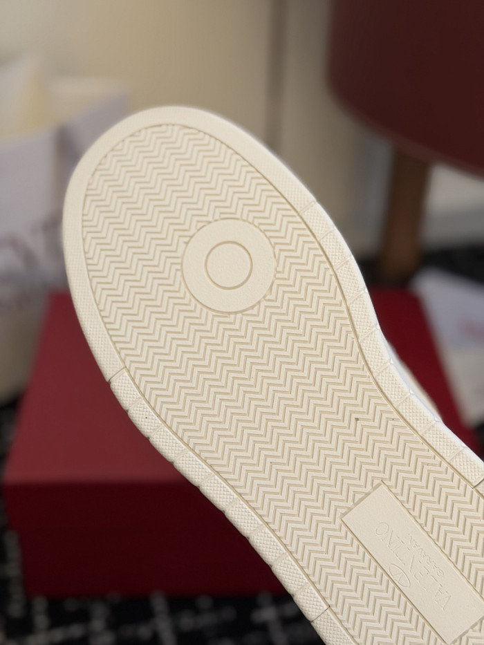 Va1e*ntin0 SNEAKERS VT050
