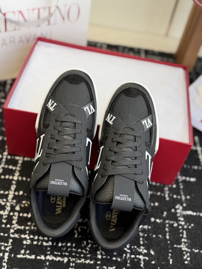 Va1e*ntin0 SNEAKERS VT062