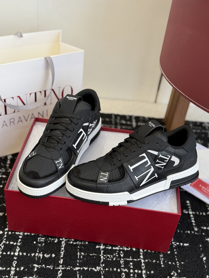 Va1e*ntin0 SNEAKERS VT062