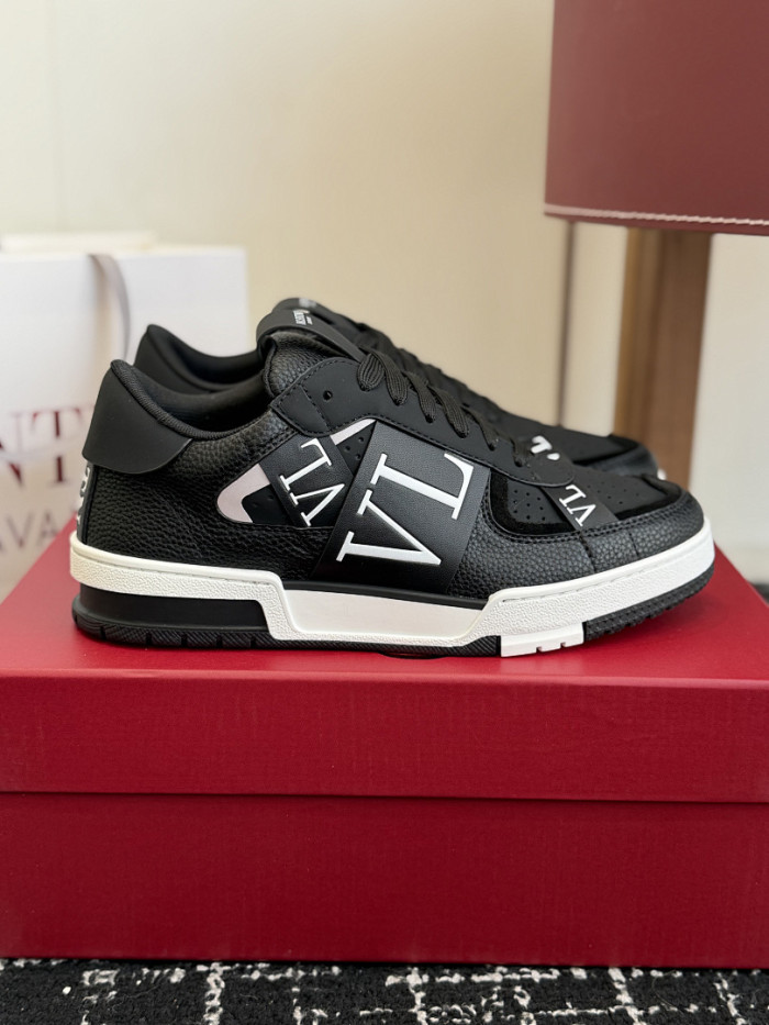 Va1e*ntin0 SNEAKERS VT062