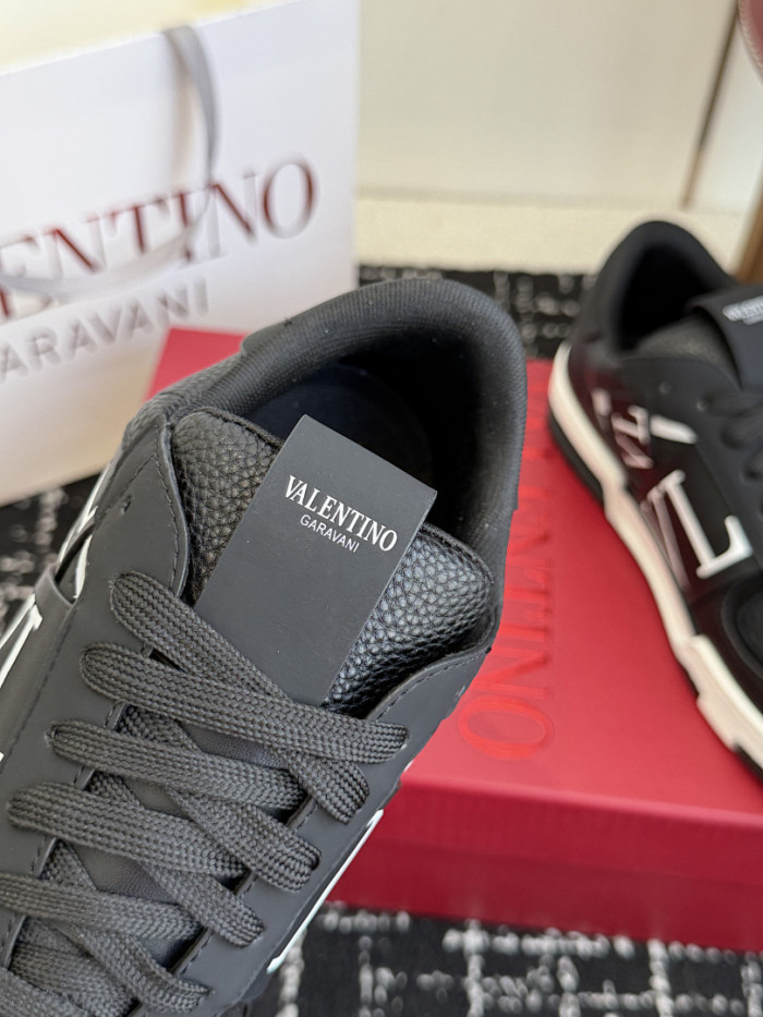 Va1e*ntin0 SNEAKERS VT062