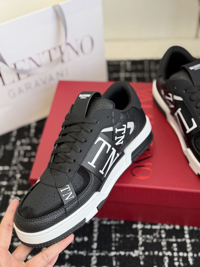 Va1e*ntin0 SNEAKERS VT062