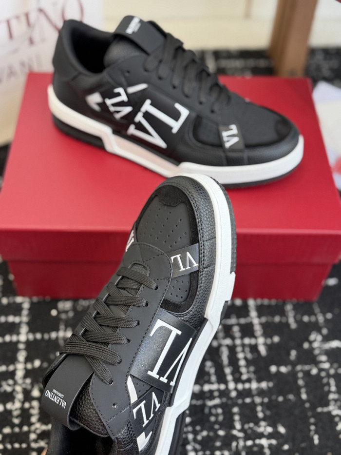 Va1e*ntin0 SNEAKERS VT062