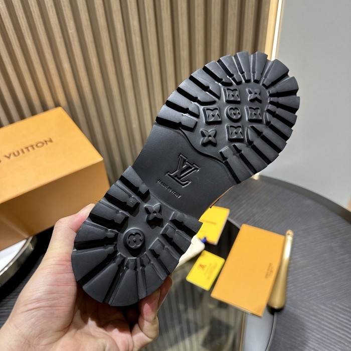 LV LOAFERS L0000747