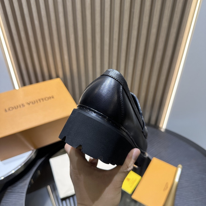 LV LOAFERS L0000747