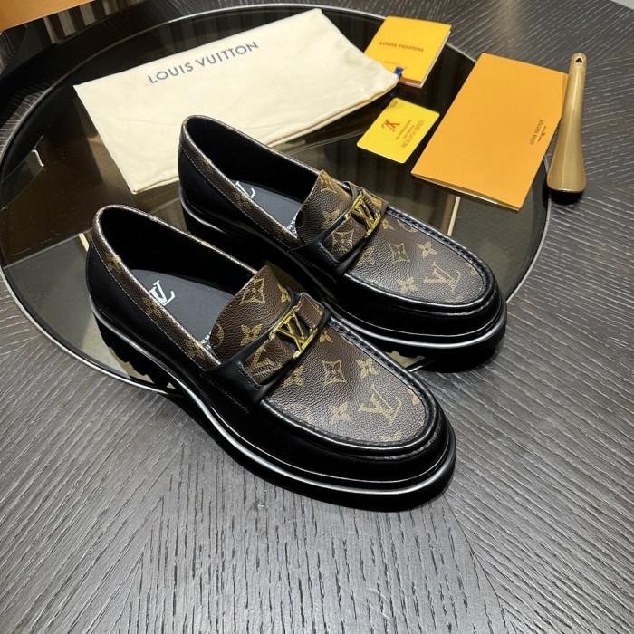 LV LOAFERS L0000748