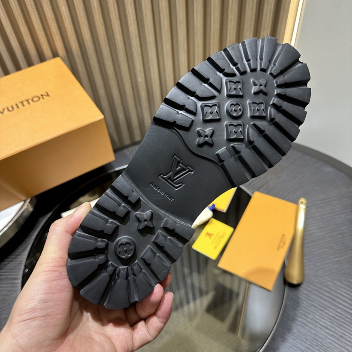 LV LOAFERS L0000748