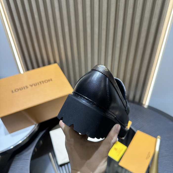 LV LOAFERS L0000748