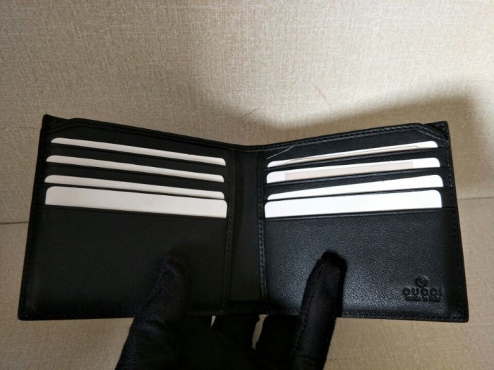 G*u*i with plaid bee wallets