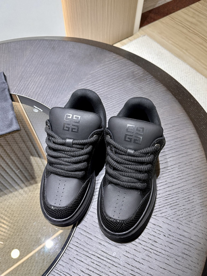 Givenchy Sneakers 660017