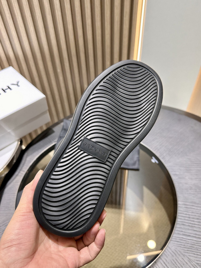 Givenchy Sneakers 660017