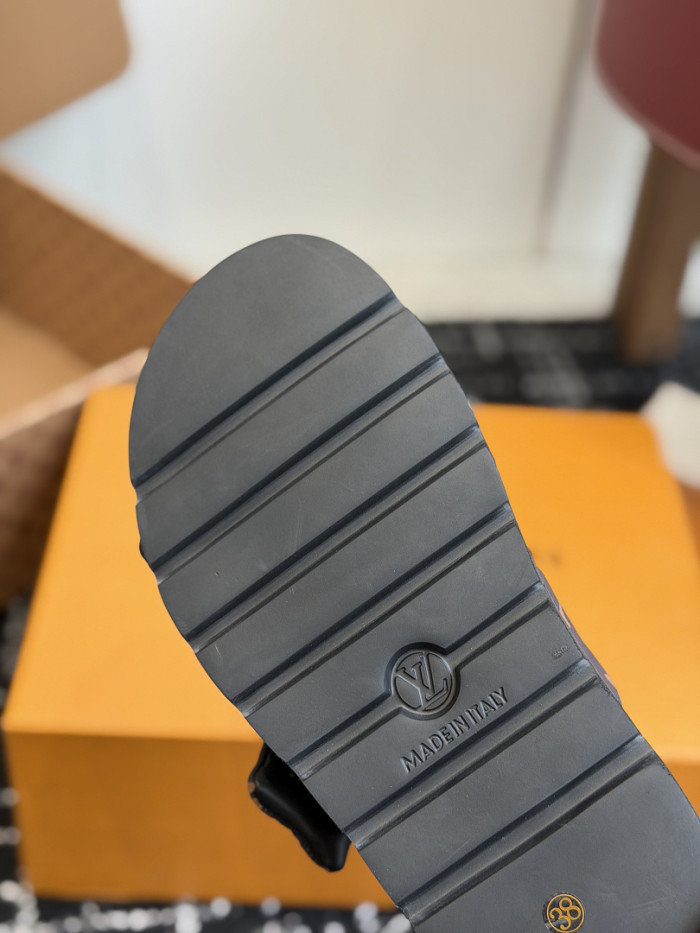 L&V sandal 250