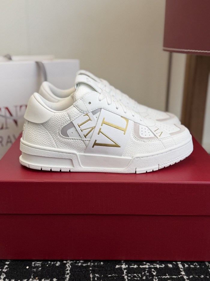 Va1e*ntin0 SNEAKERS VT057