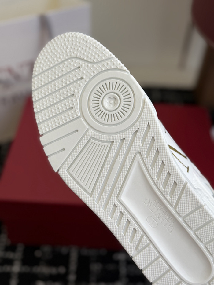 Va1e*ntin0 SNEAKERS VT057
