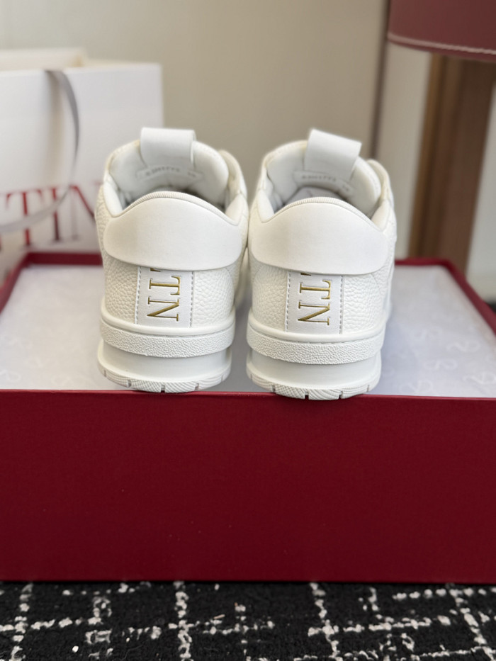 Va1e*ntin0 SNEAKERS VT057