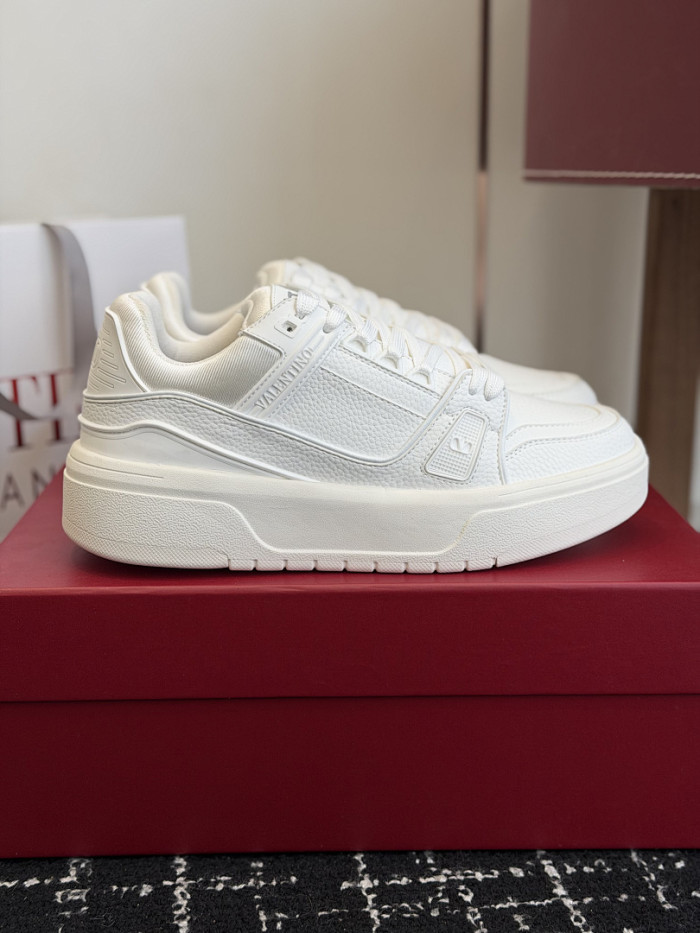 Va1e*ntin0 SNEAKERS VT064