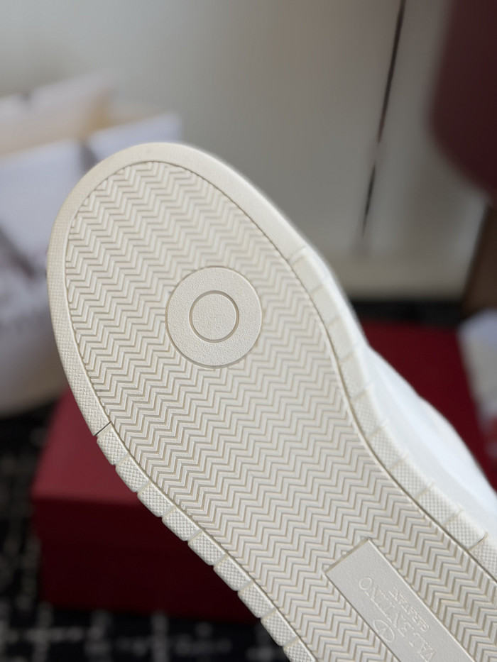 Va1e*ntin0 SNEAKERS VT064