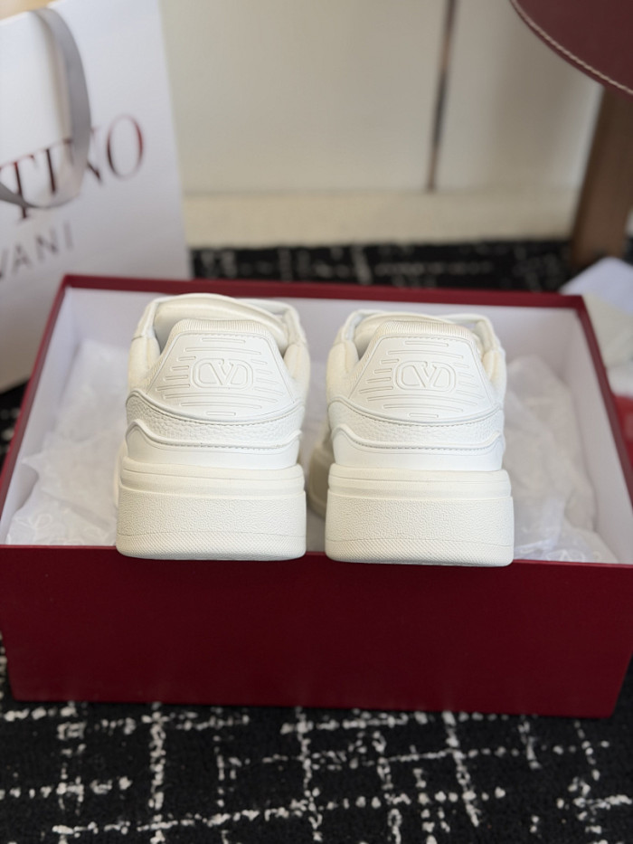 Va1e*ntin0 SNEAKERS VT064