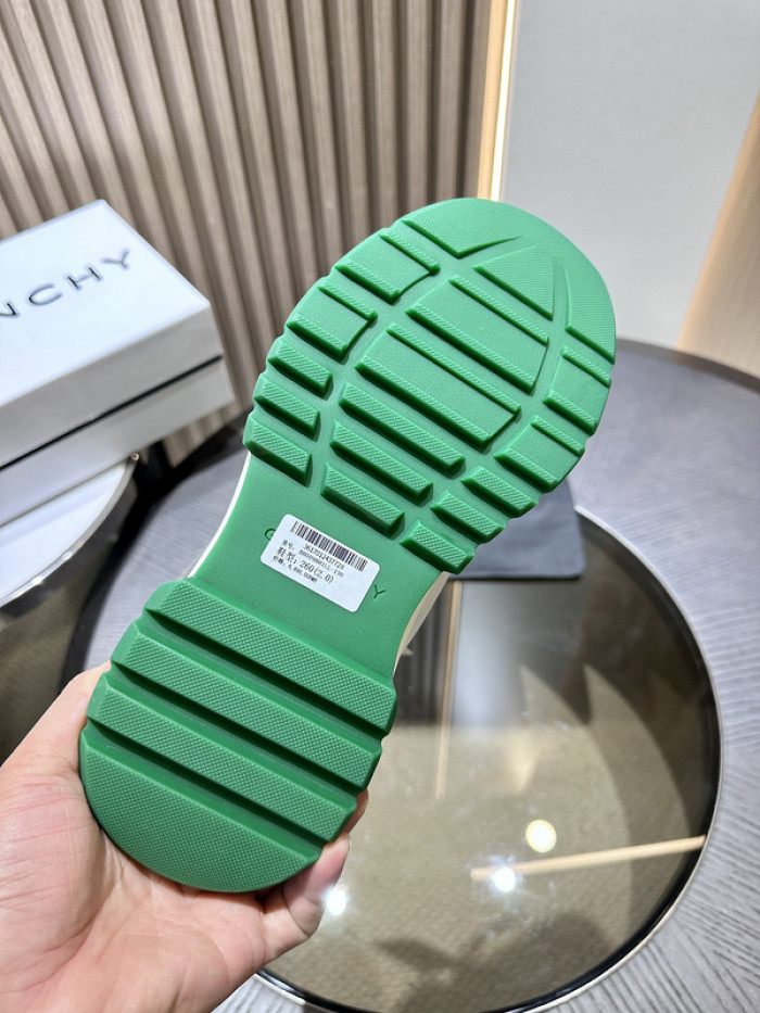 Givenchy Sneakers 660039