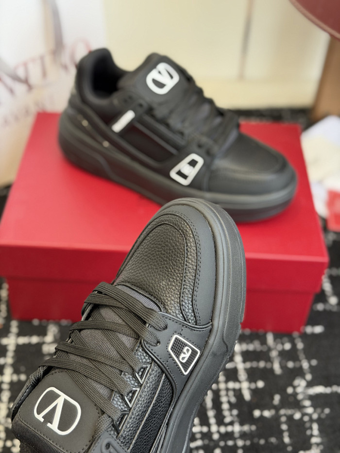 Va1e*ntin0 SNEAKERS VT065