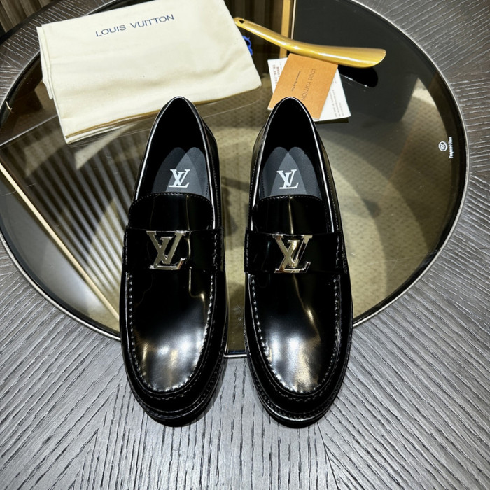 LV LOAFERS L0000612