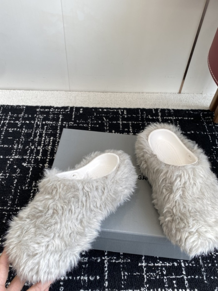 Balenciag* Sandal BS111