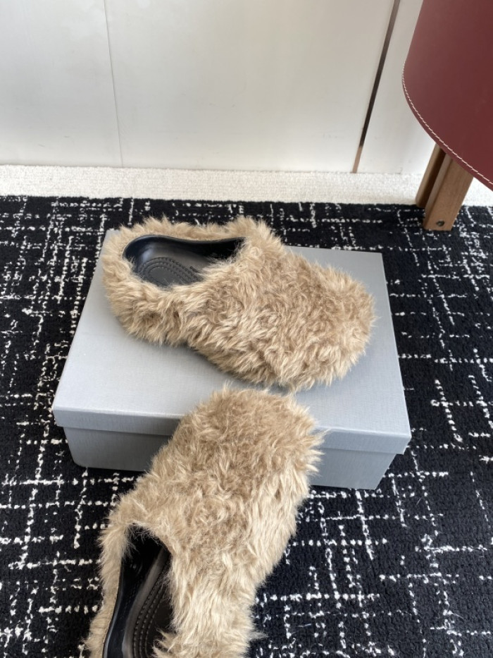 Balenciag* Sandal BS112