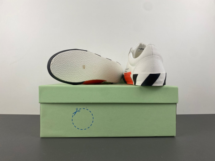 OFF-W c/o Virgil Abloh Vulc Low 1A4WTW